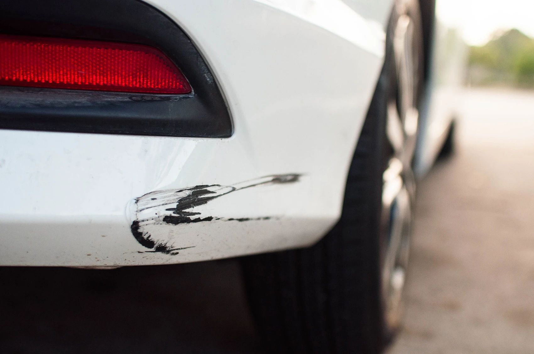 爱车无辜“受伤”却没找到肇事方，我们该怎么办？